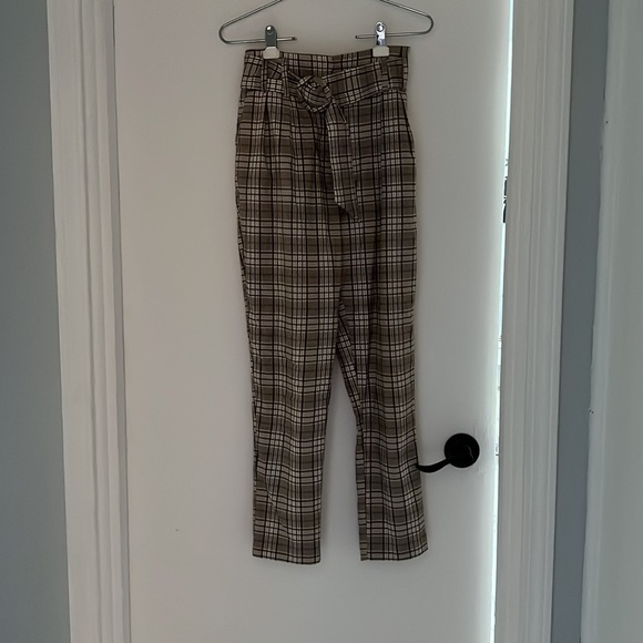 Like new easy to wear perfect with white/light pink/brown shirts light fabric - Picture 3 of 4